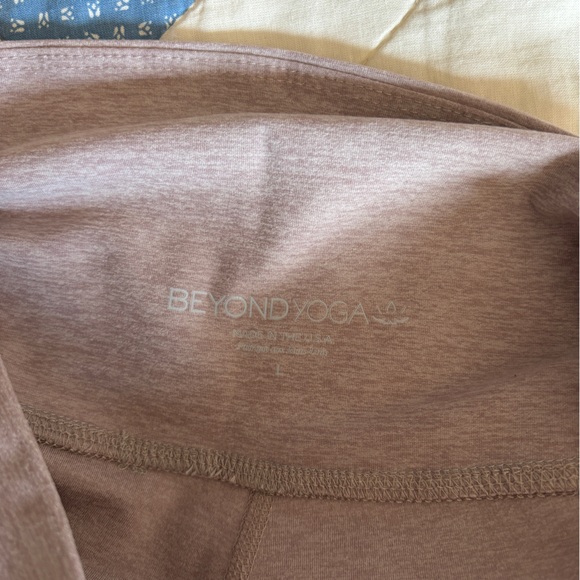 Beyond Yoga Caught in the Midi High Waisted Legging in Oatmeal Size Large - Picture 4 of 6